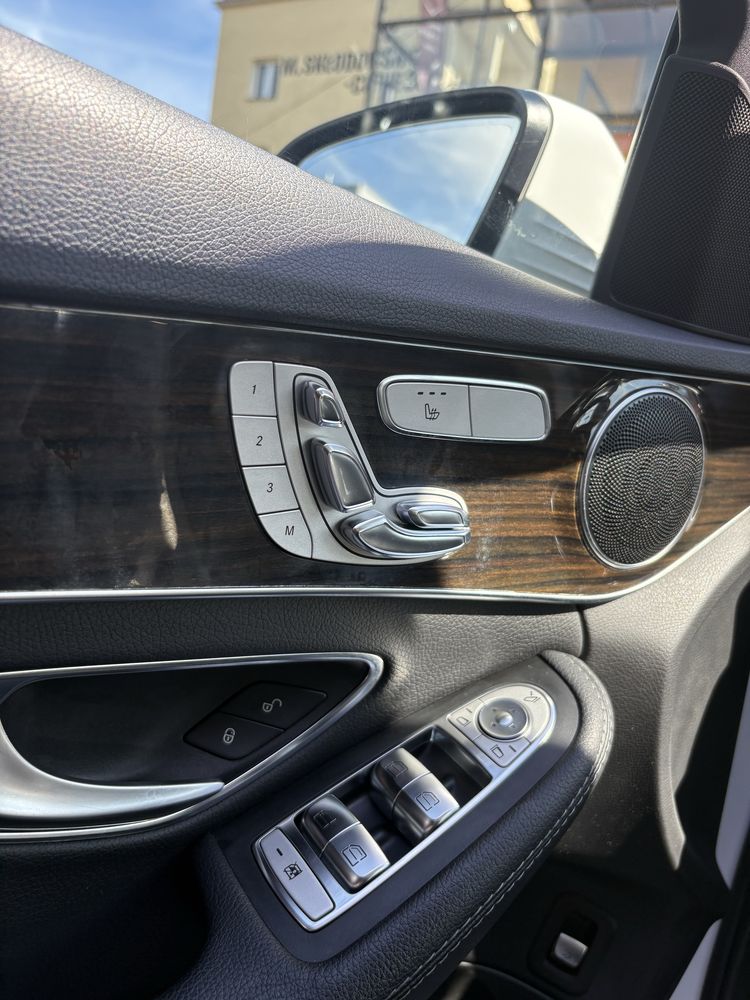 Mercedes C300 Sedan 2016 • Biały • Stan Bardzo Dobry • Zadbany