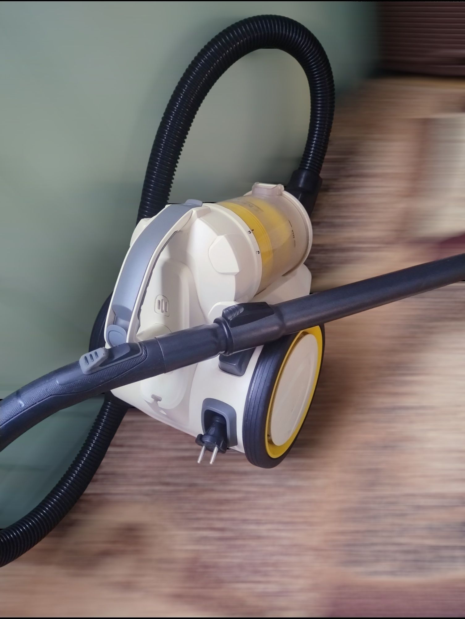 Пилосос KARCHER VC 3 (1.198-051.0)
