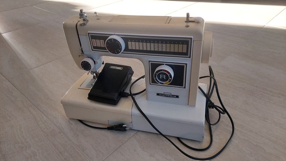 Швейна машинка Viktoria 753