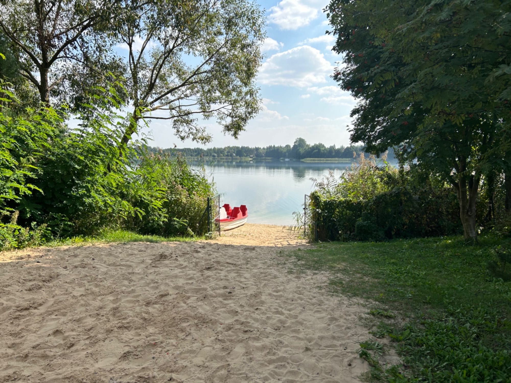 Domek nad jeziorem Głuszyńskim w pierwszej linii brzegowej