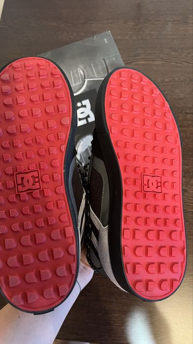 Новые зимнее ботинки - кросовки