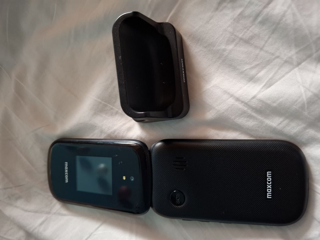 Stacja ładowania Maxcom. Telefon gratis.