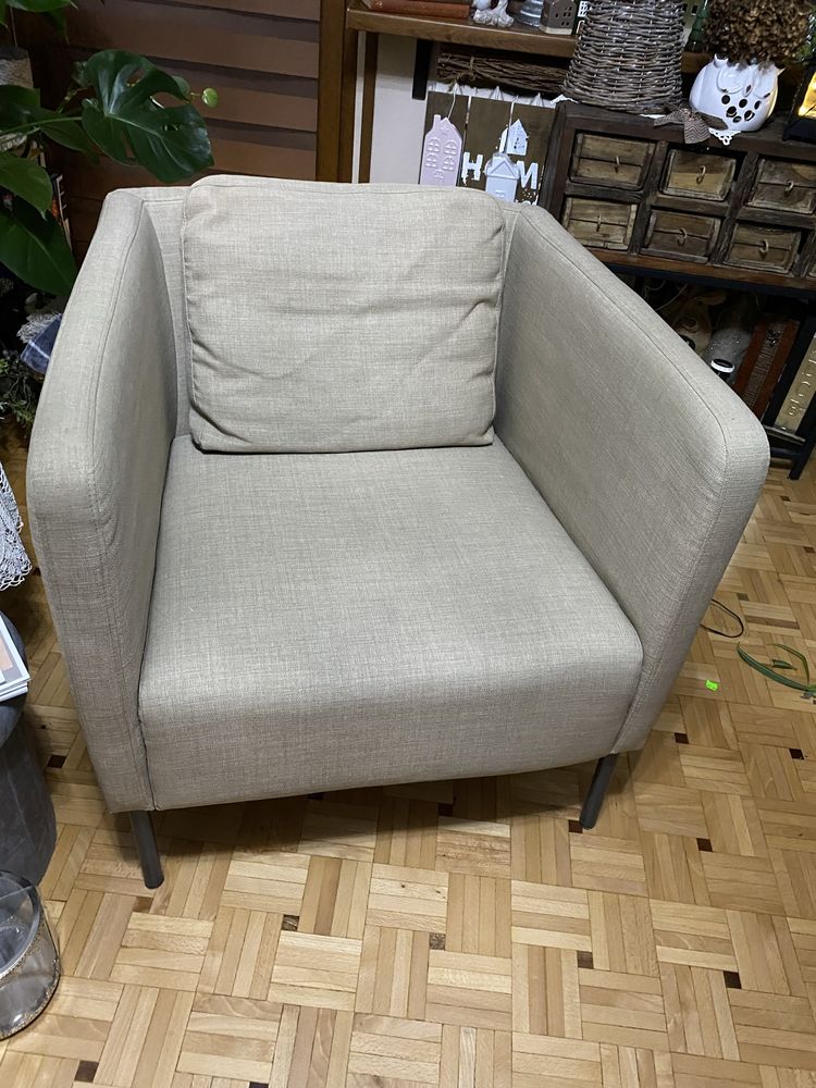 2 fotele kwadratowe klocki Ikea jasnobeżowe loft retro