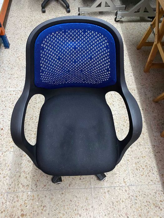 Cadeira de escritório ergonómica com rodas (2)