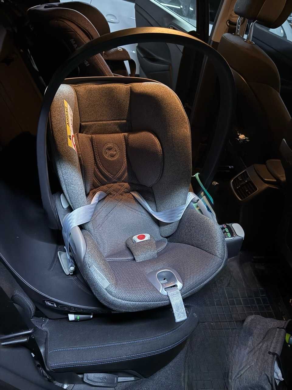 Продаю автокрісло Cybex Cloud T i-Size + поворотну базу Cybex Base T