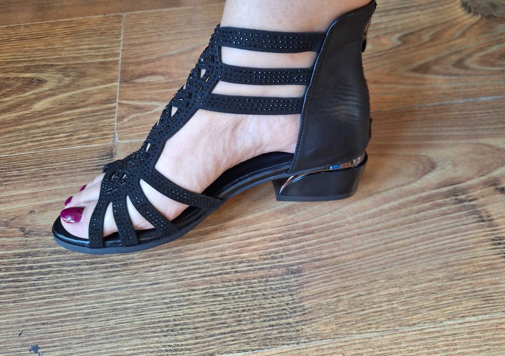 Sandały czarne typu rzymianki rozm. 39-40 NOWE!!!