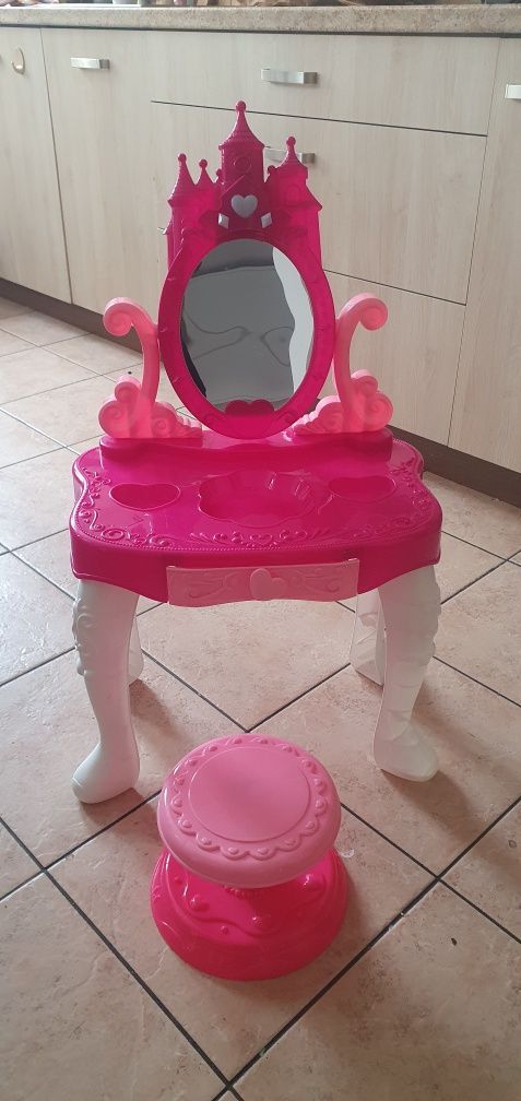 Toaletka dla księżniczki gra, lustro