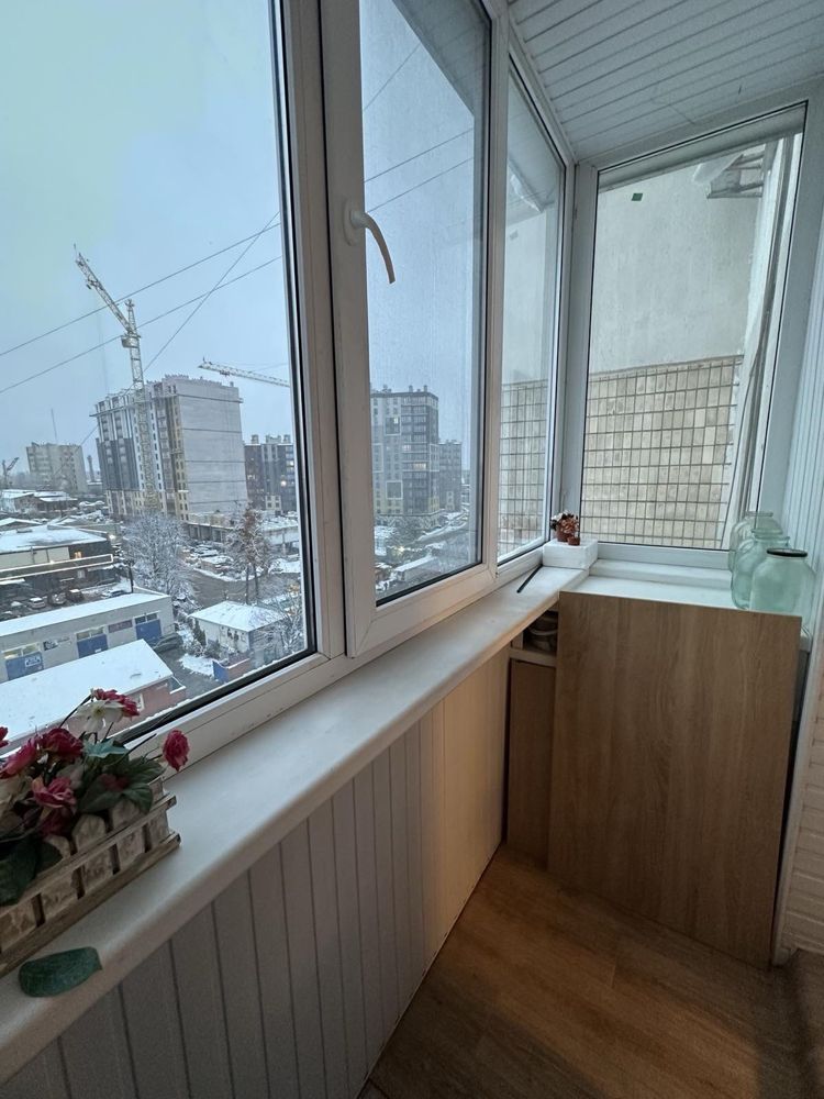 Продаж 3 кімнатної квартири на Домбровського