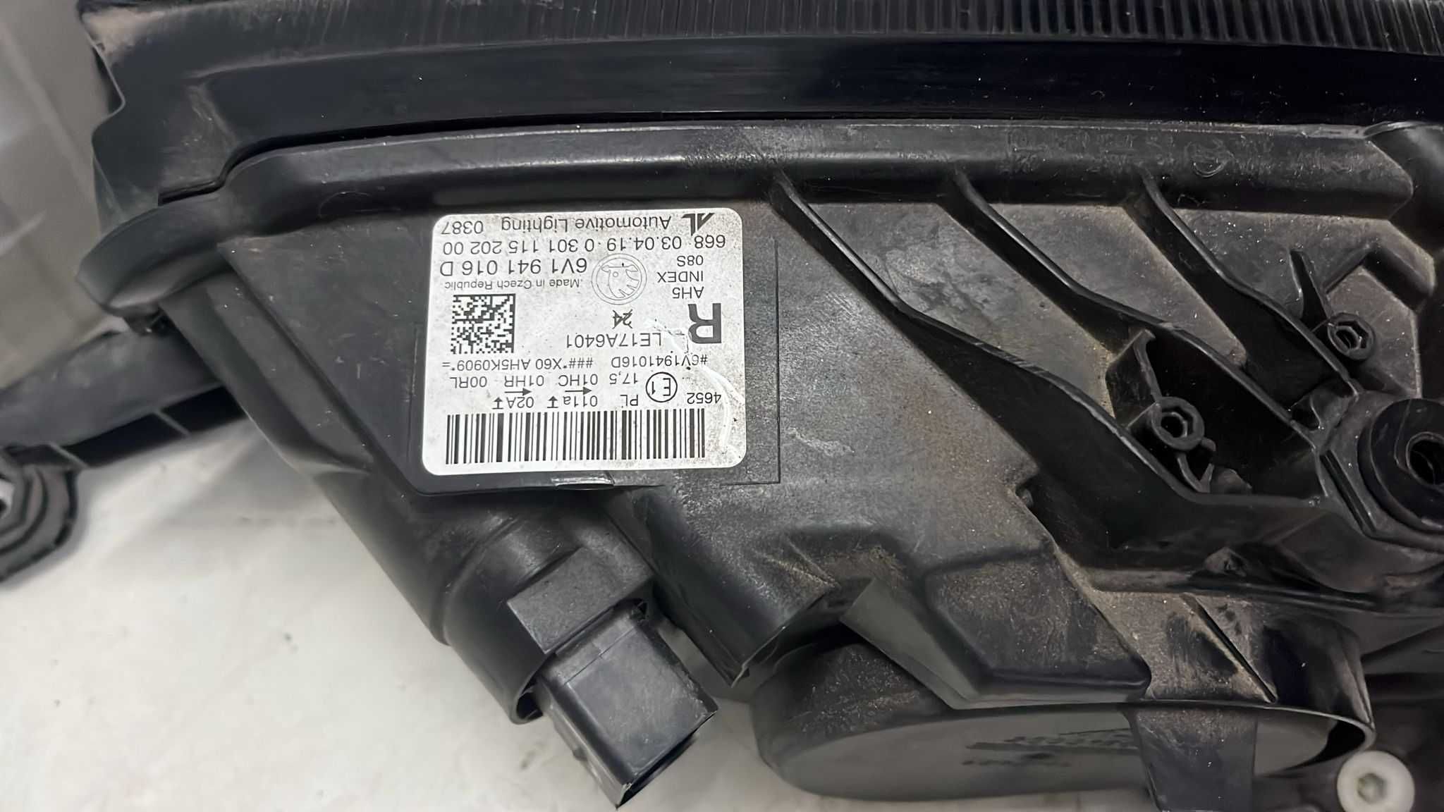 Farol direito Skoda Fabia Break de 2019 a 2021