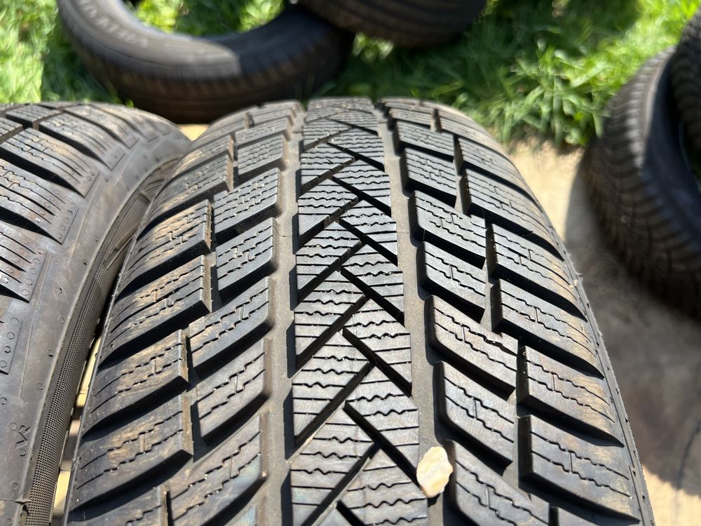 2xopona zimowa VREDESTEIN w rozmiarze 215/65 R17