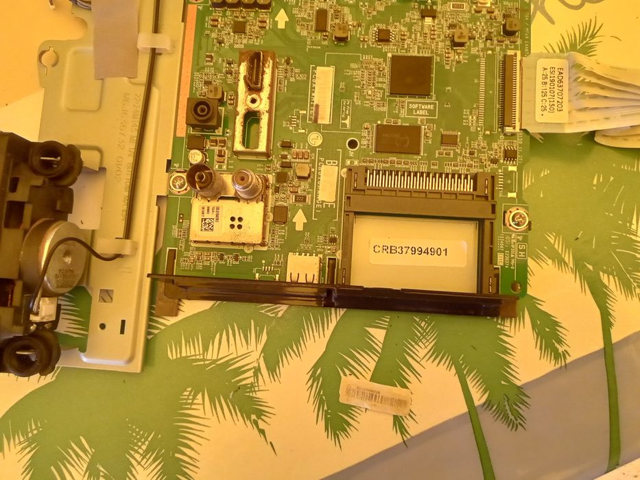 Vários componentes para televisores LG