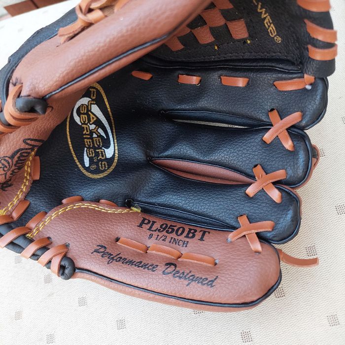 Детская перчатка для бейсбола