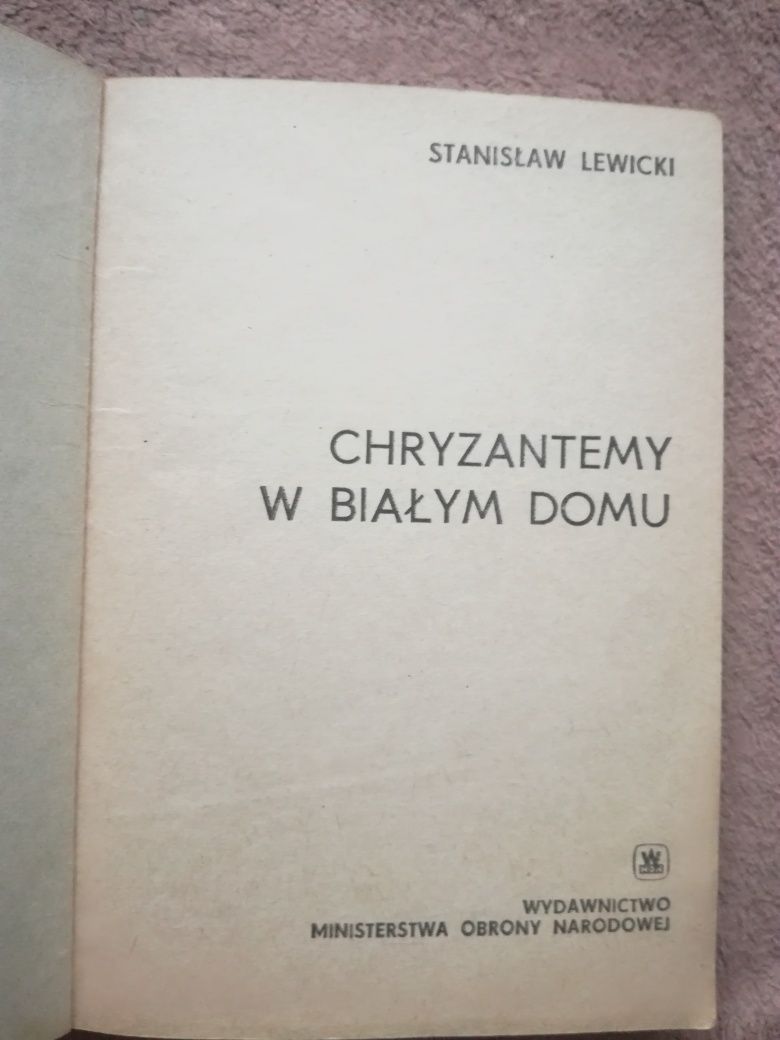 Lewicki Chryzantemy w białym domu seria Tygrys 16/1976