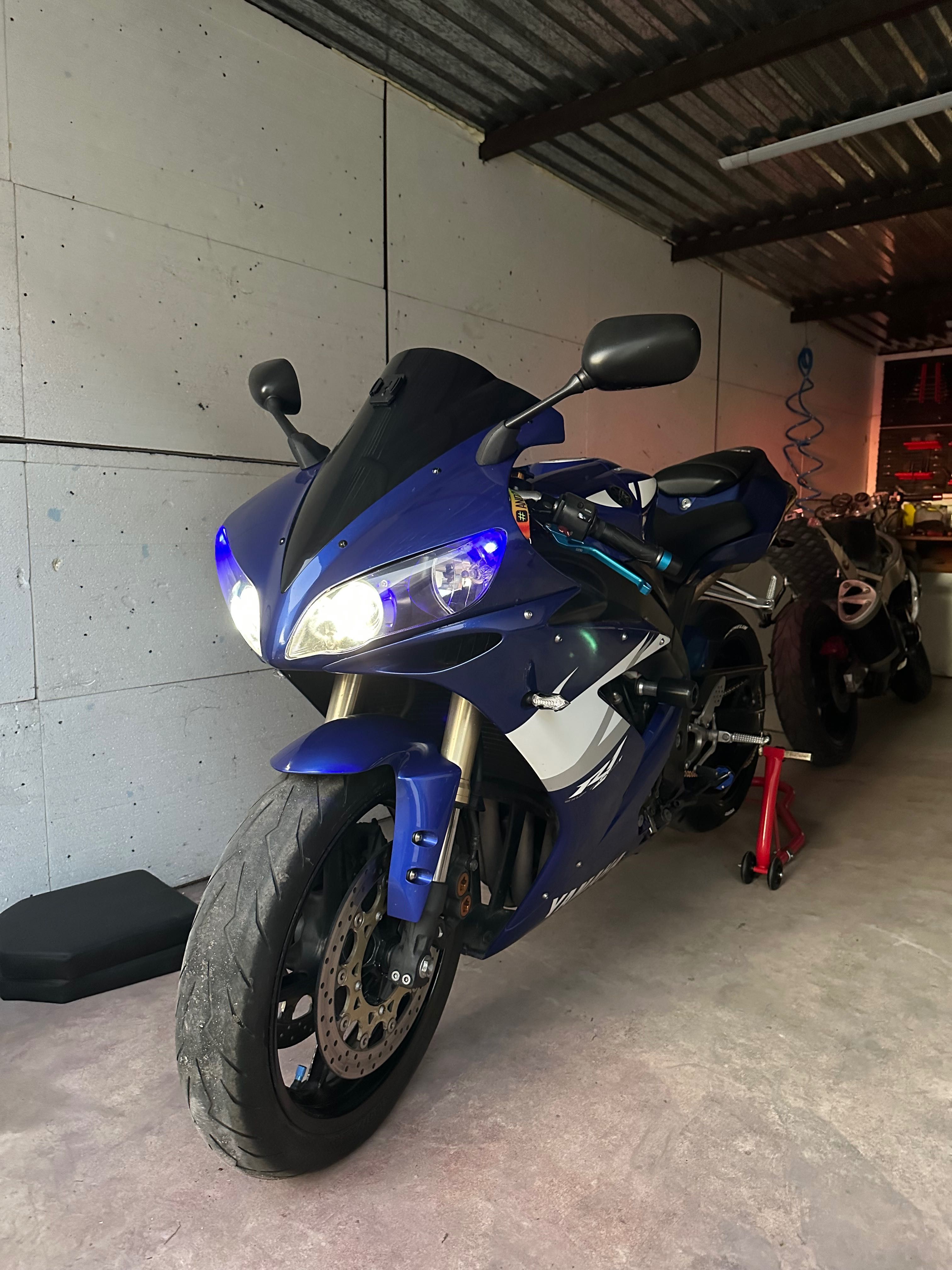 Sprzedam Yamaha R1 RN12 2005r