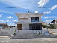 Moradia V4 com piscina no Bairro da Fraternidade, São João da Talha