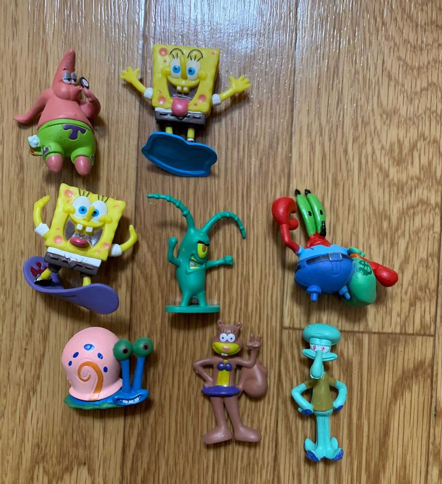 Zestaw 8 figurek z bajki Spongebob Plankton Gacuś Patryk Skalmar itp