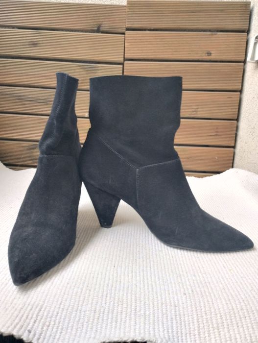 Zamszowe czarne botki GINO ROSSI