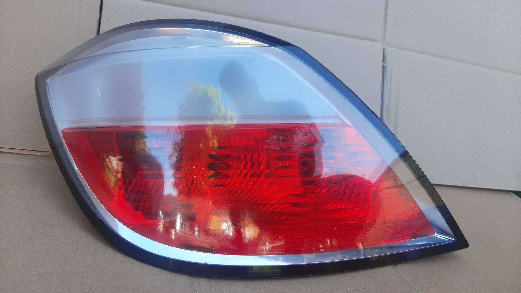 Lampa lewa tylna lewy tył Opel Astra H hatchback  5 drzwi