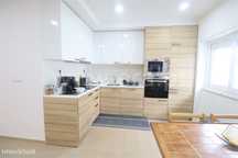 Apartamento T2, totalmente remodelado; Baixa da Banheira