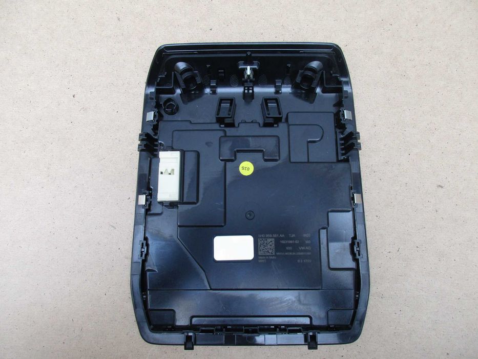 Lampka podsufitki wnętrza VW GOLF VIII