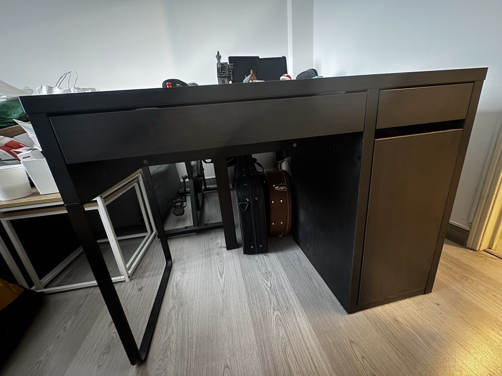 Secretária Ikea Micke com gaveta e modulo de arrumação
