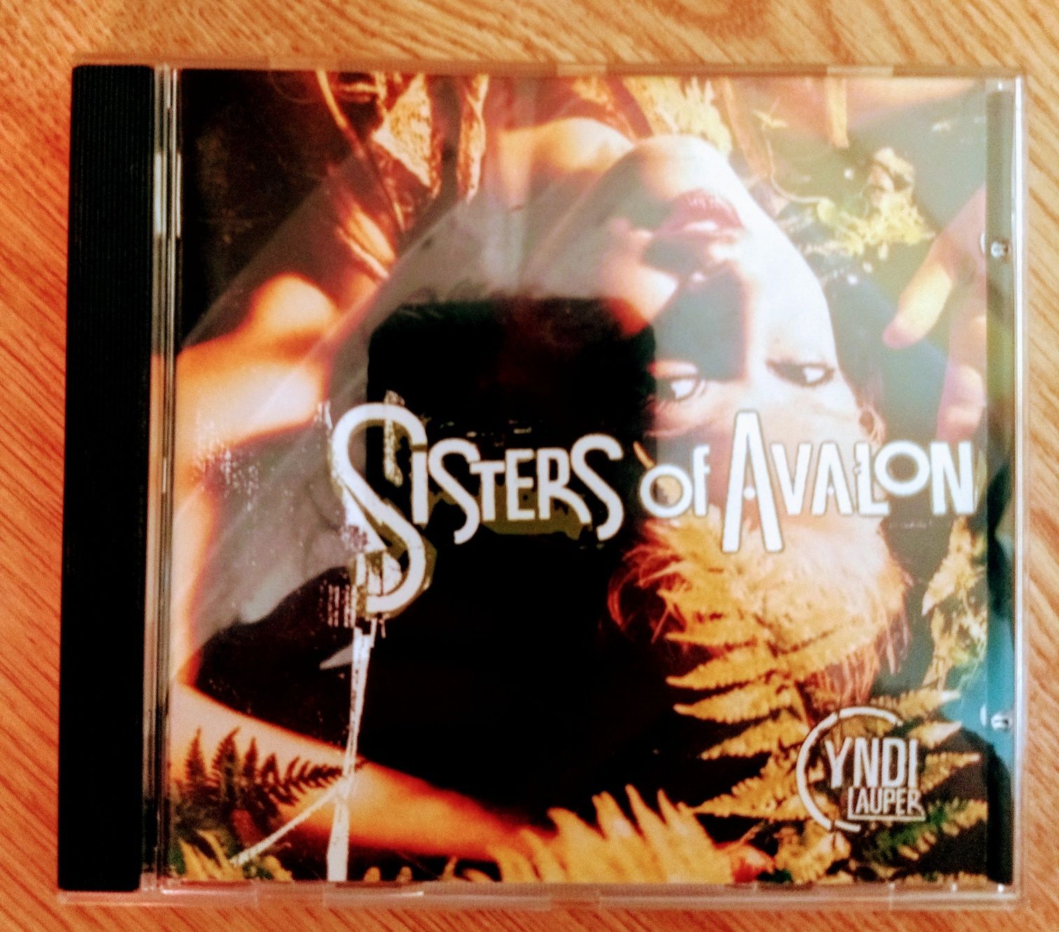 CD de Cindy Lauper - Sisters of Avalon