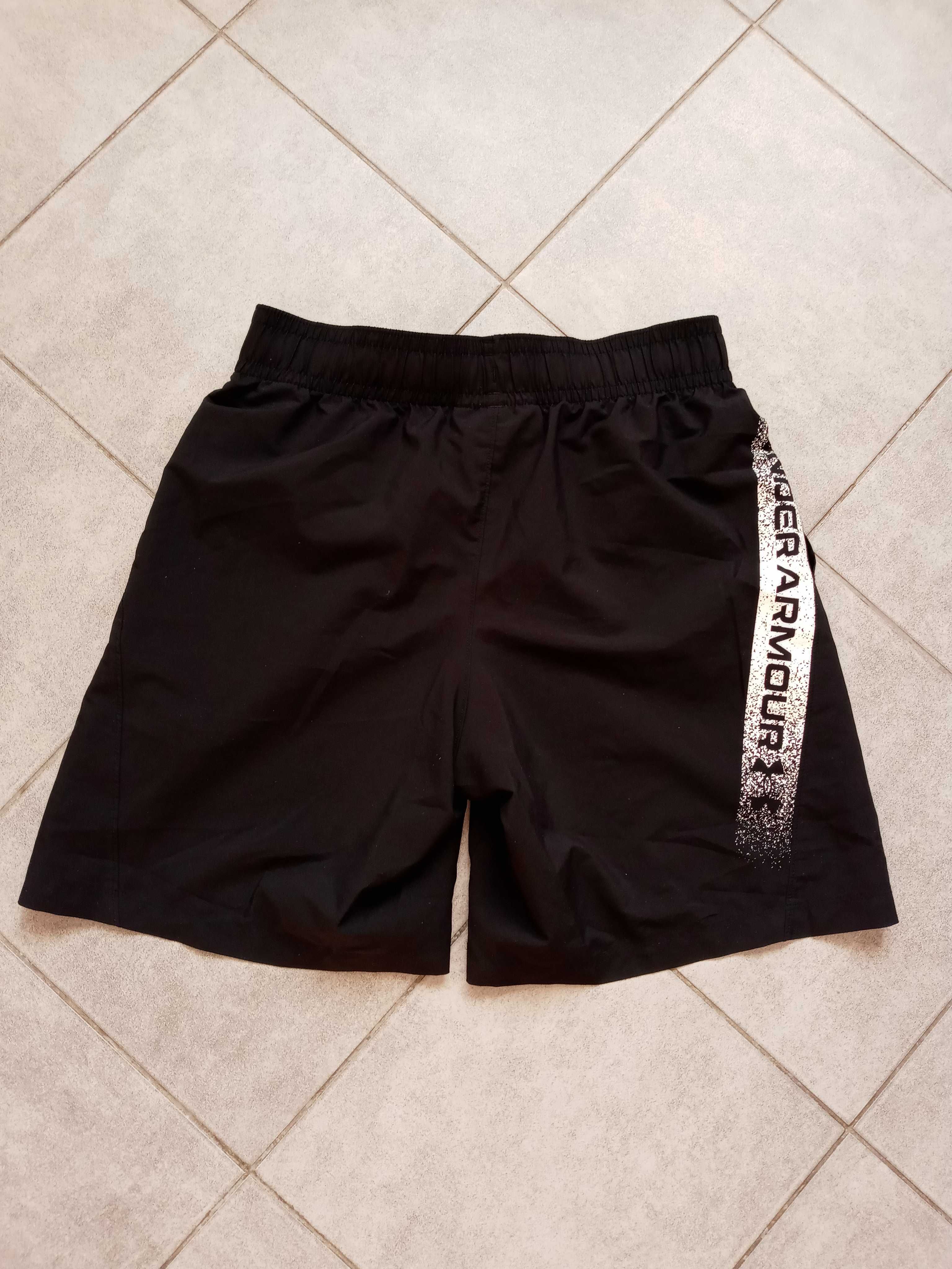 Spodenki Under Armour - M