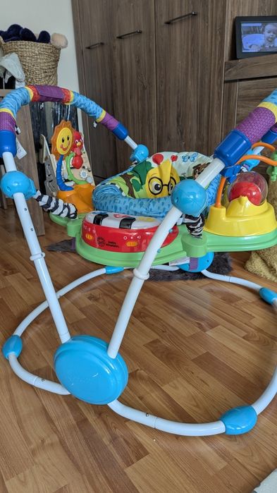 skoczek interaktywny dla dzieci baby einstein neighborhood friends