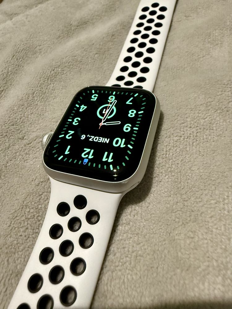 Apple watch series 5 40 mm + dodatkowy pasek
