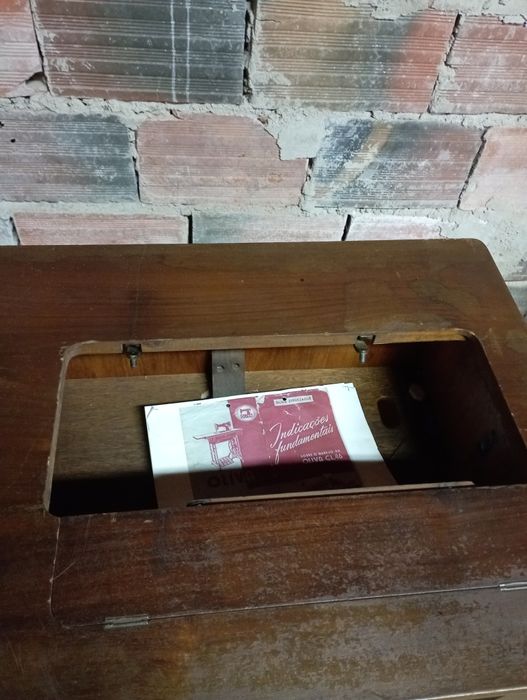 Máquina Oliva CL.46 preta