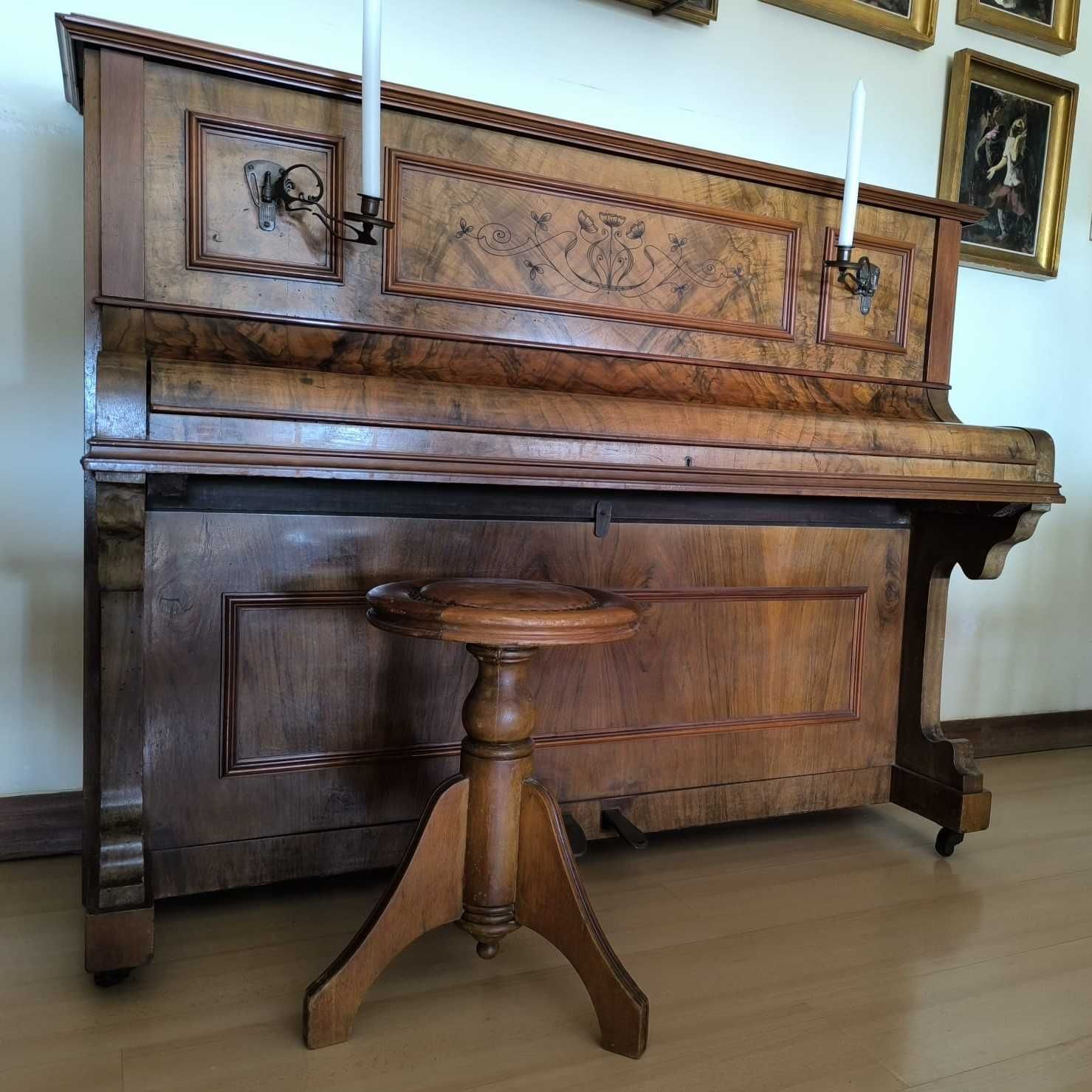 Piano vertical Trautwein (Berlin) com banco