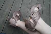 Złote satynowe buty szpilki sandałki na obcasie botki 41 wkł. 26,5 cm
