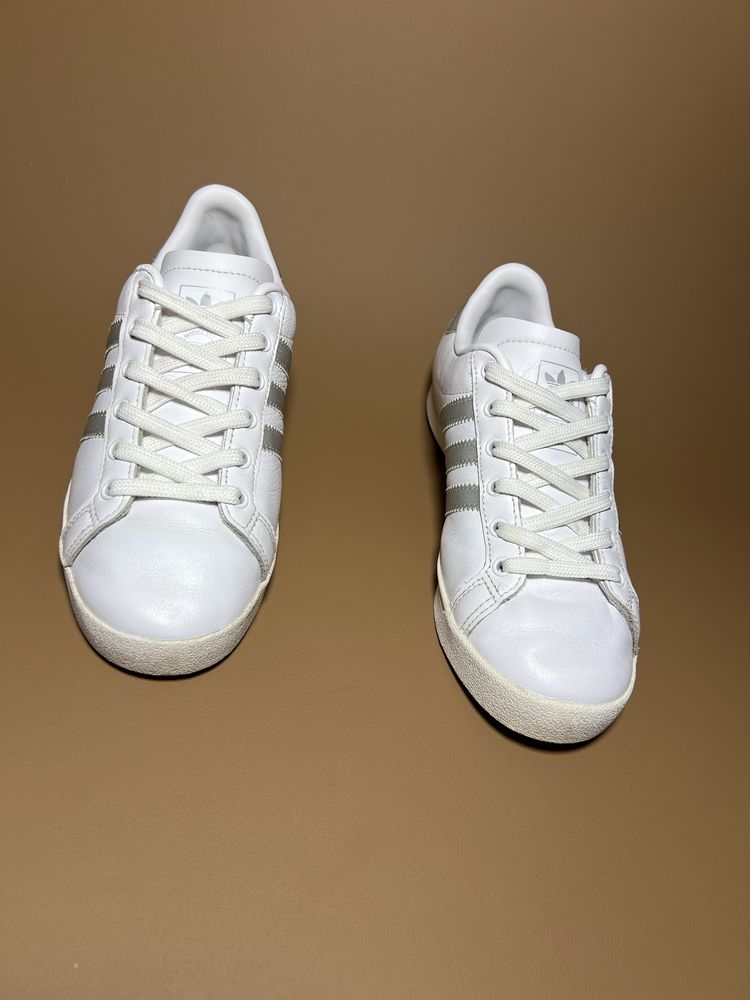 Кросівки жіночі 37.5р.23.5см. Adidas