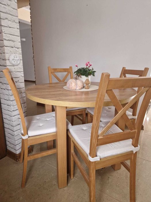 Stół okrągły z 4 krzesłami