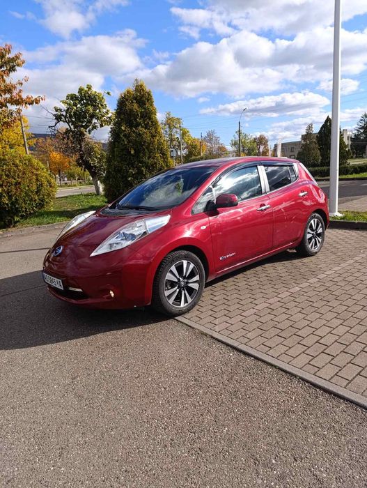 Продам машину Ніссан ліф 2016