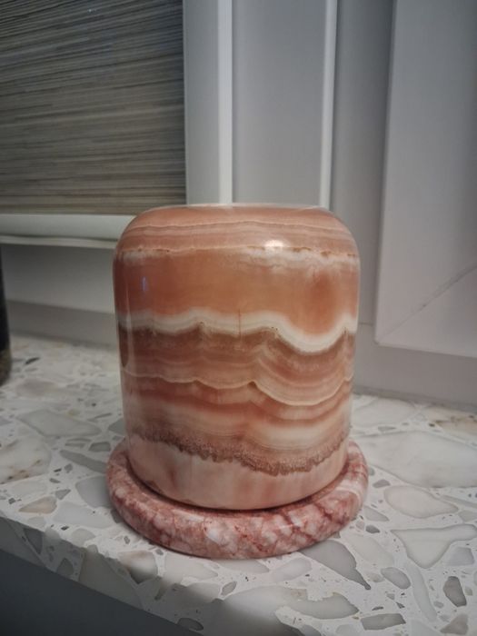 Swiecznik z kamienia mineralnego onyx