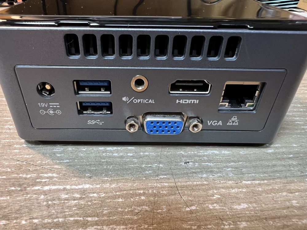 Міні кмпʼютер Nuc Intel
