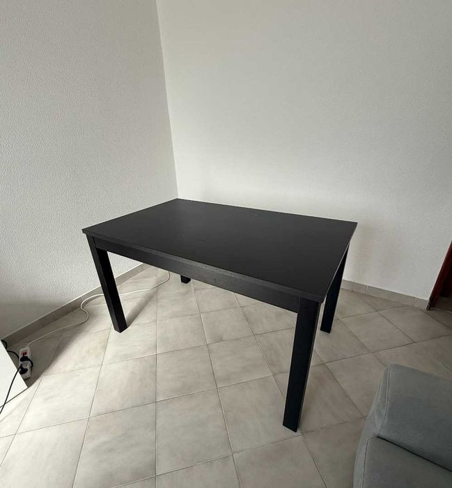 Mesa de jantar + 4 cadeiras