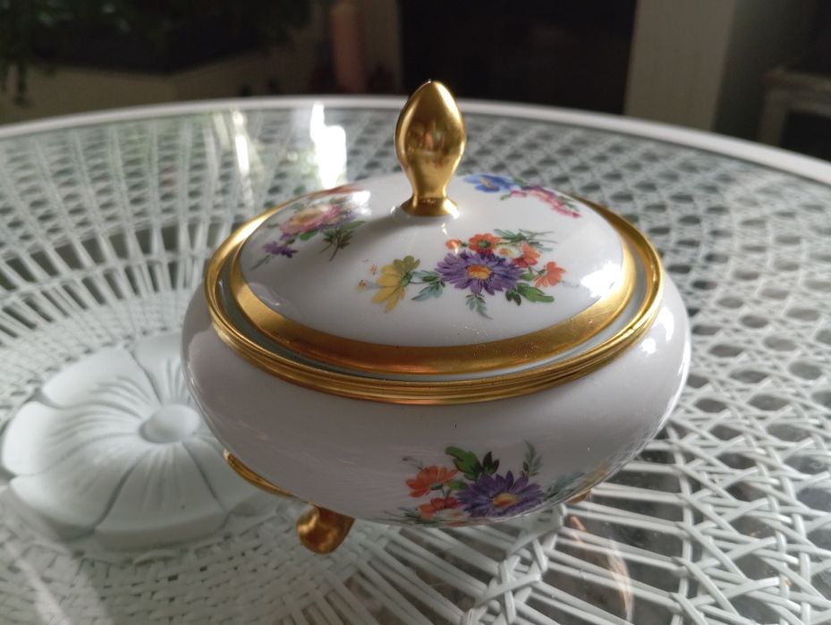 Porcelanowa bomboniera Royal KPM