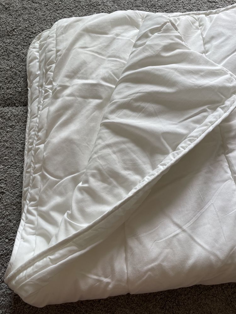 Conjunto berço: edredão e lençóis IKEA