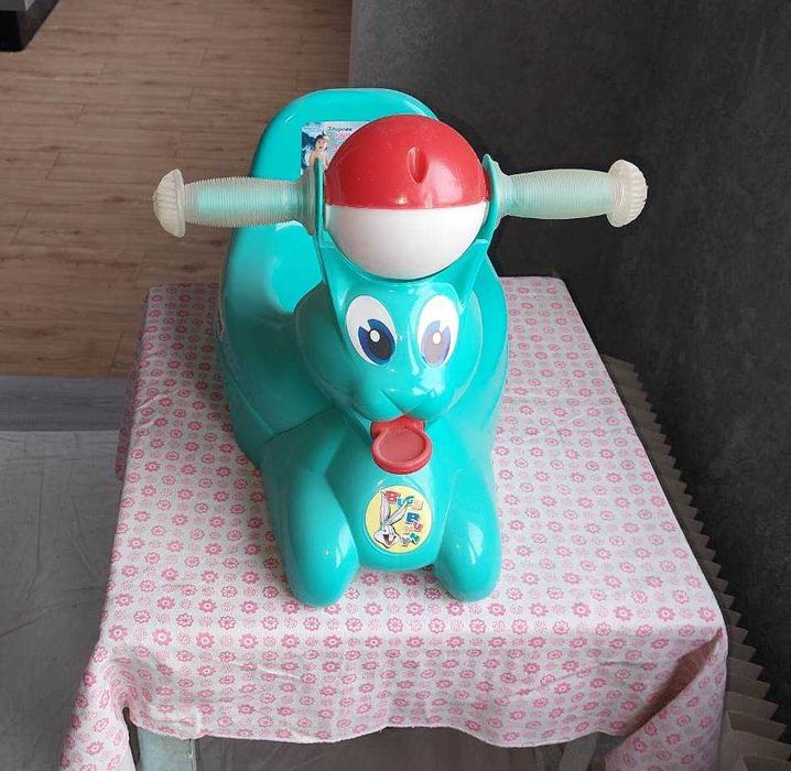 Горшик для малюків з ручками, стан новий.