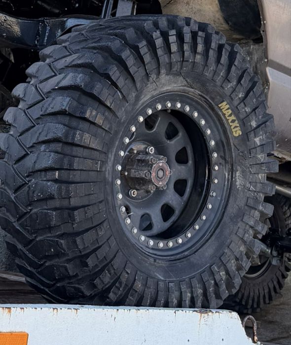 Conjunto maxxis trepador 37/12.5/17 lista amarela