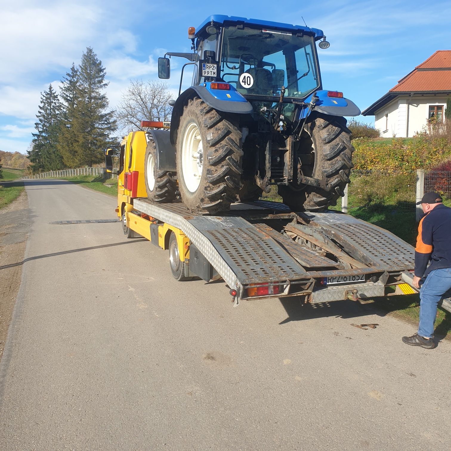 Pomoc drogowa laweta  Holowanie  usługi transportowe