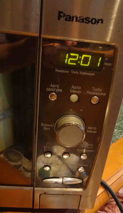 Микроволновая печь Panasonic NN-GD376S рабочая