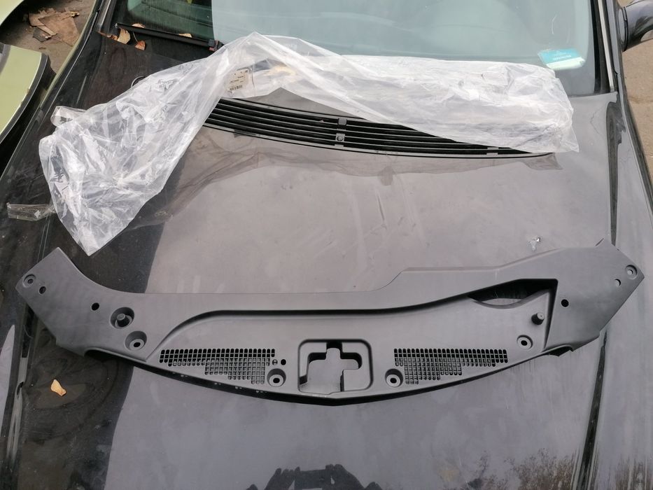 Накладка замка капота Acura RLX с 2014-2017 год.