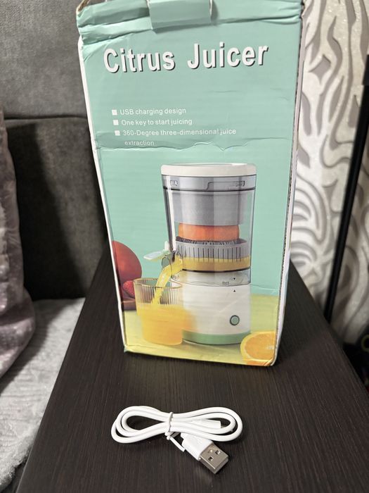 Соковижималка для фруктів та овочів .