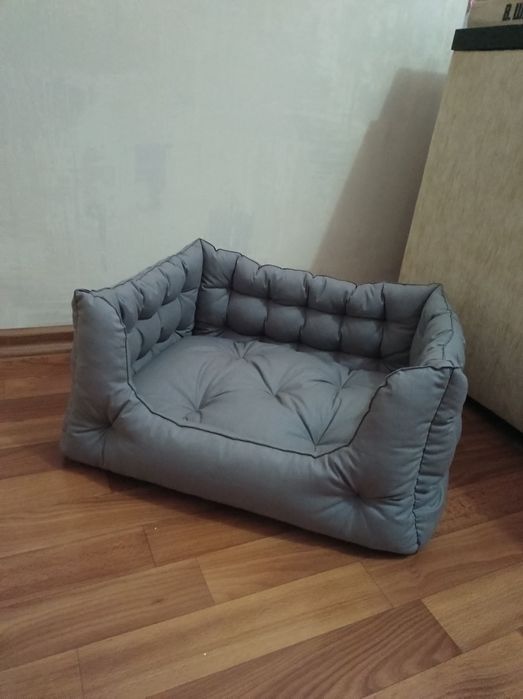 Лежанки для собак та котів.