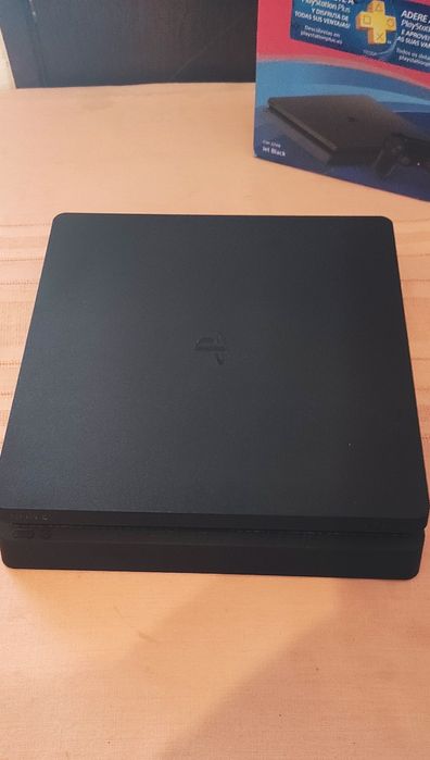 PlayStation 4 Slim 1TB + FIFA 20 (Com a Caixa)