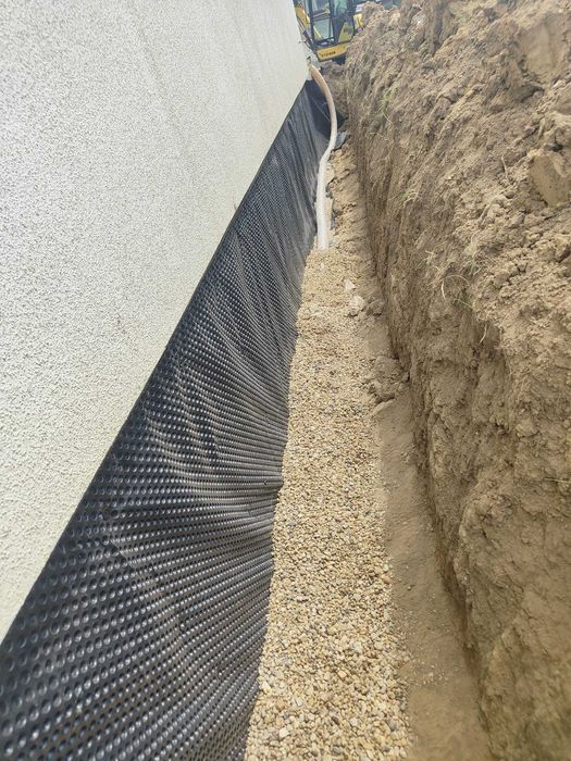 Hydroizolacja fundamentów minikoparka drenaż odwodnienie przyłącze