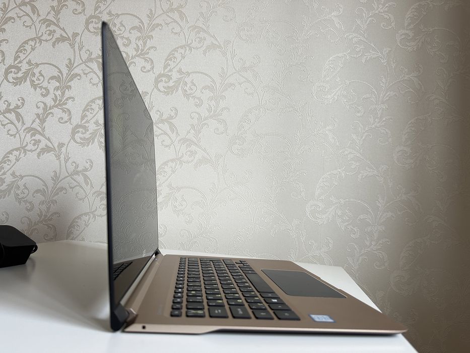 Acer swift 7 убийца Macbook Air | Corei5gen7 | 250SSDM2 | Windows 11